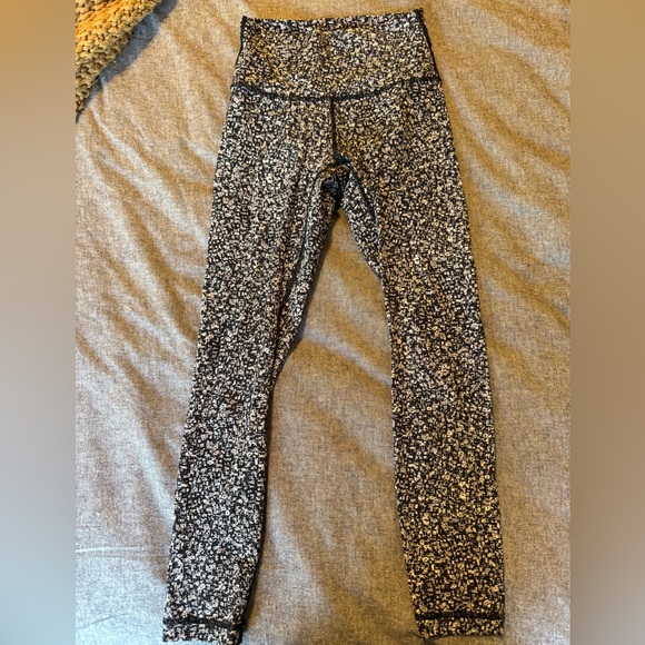 Lululemon leggings - Picture 1 of 2